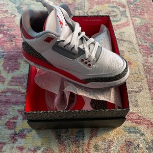 Air Jordan 3 Retro (GS) white fire red-black blanco noir rouge. Size 4Y.